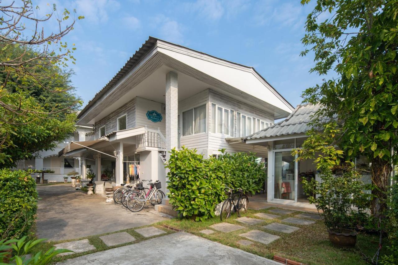 Banlomnow Hotel Chiang Rai Exterior photo